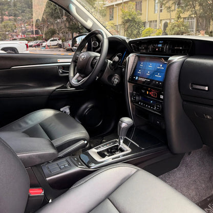 Toyota Fortuner 2.4 Diésel Sr 4x2