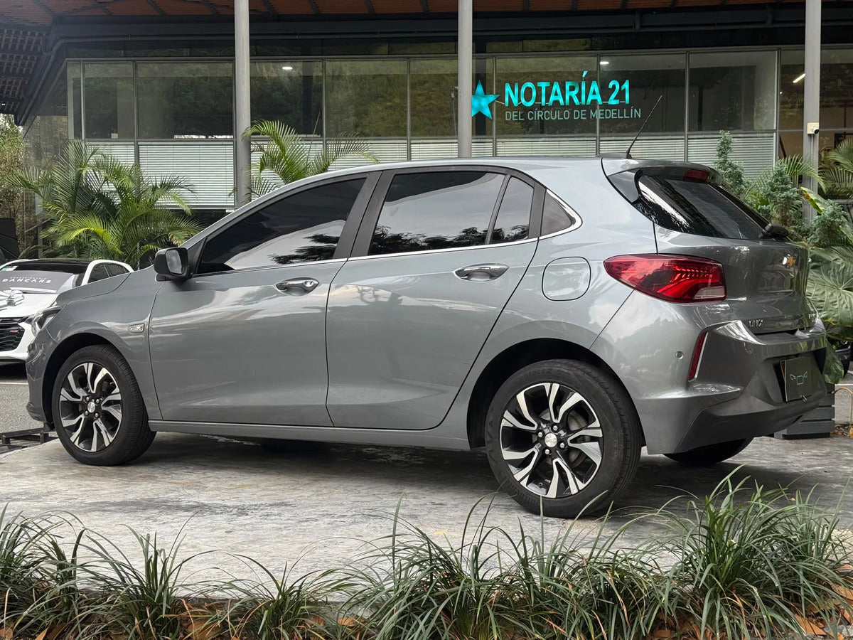 Chevrolet Onix 1.0t Premier Hatch At