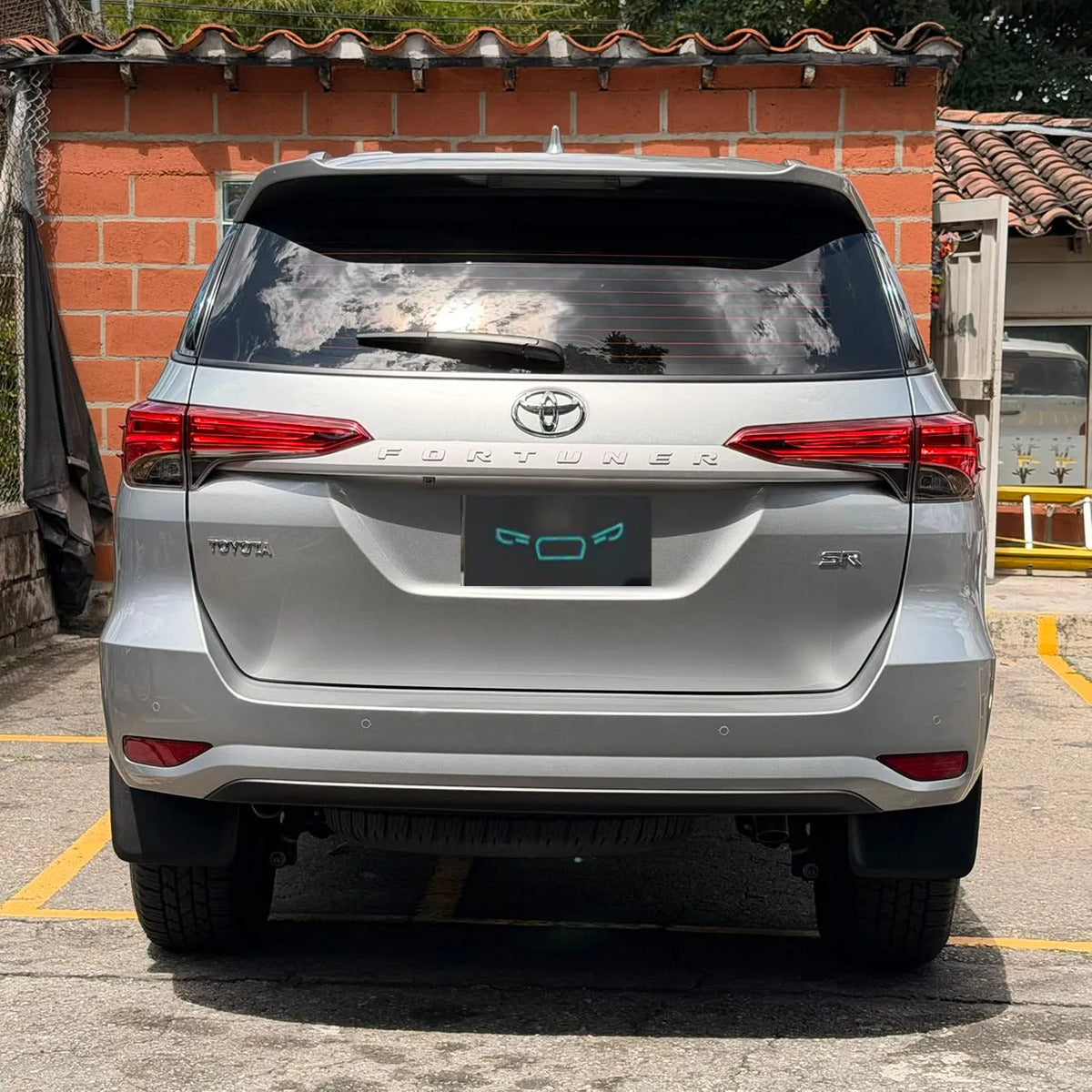 Toyota Fortuner 2.4 Diésel Sr 4x2