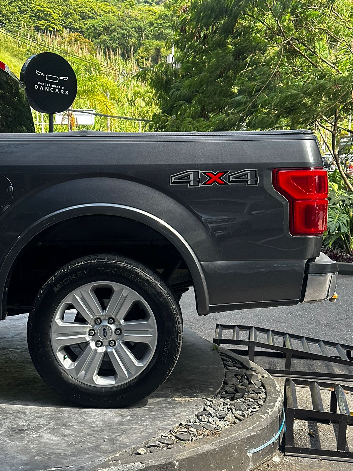 Ford F150 Lariat 2019