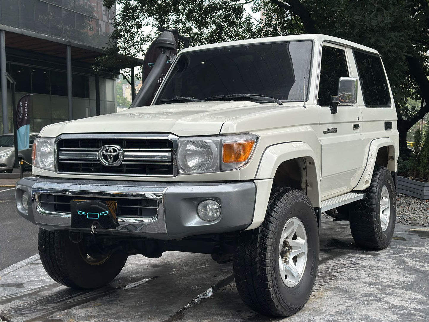 Toyota Land Cruiser 70 4x4 2012