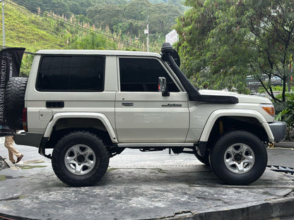 Toyota Land Cruiser 70 4x4 2012