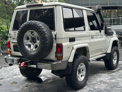 Toyota Land Cruiser 70 4x4 2012