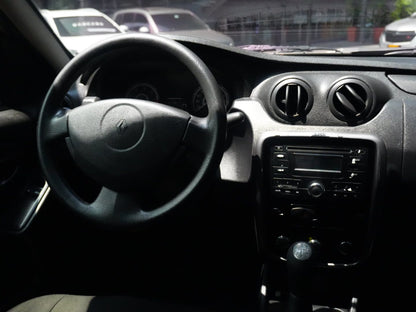 Renault Sandero Authentique 2015