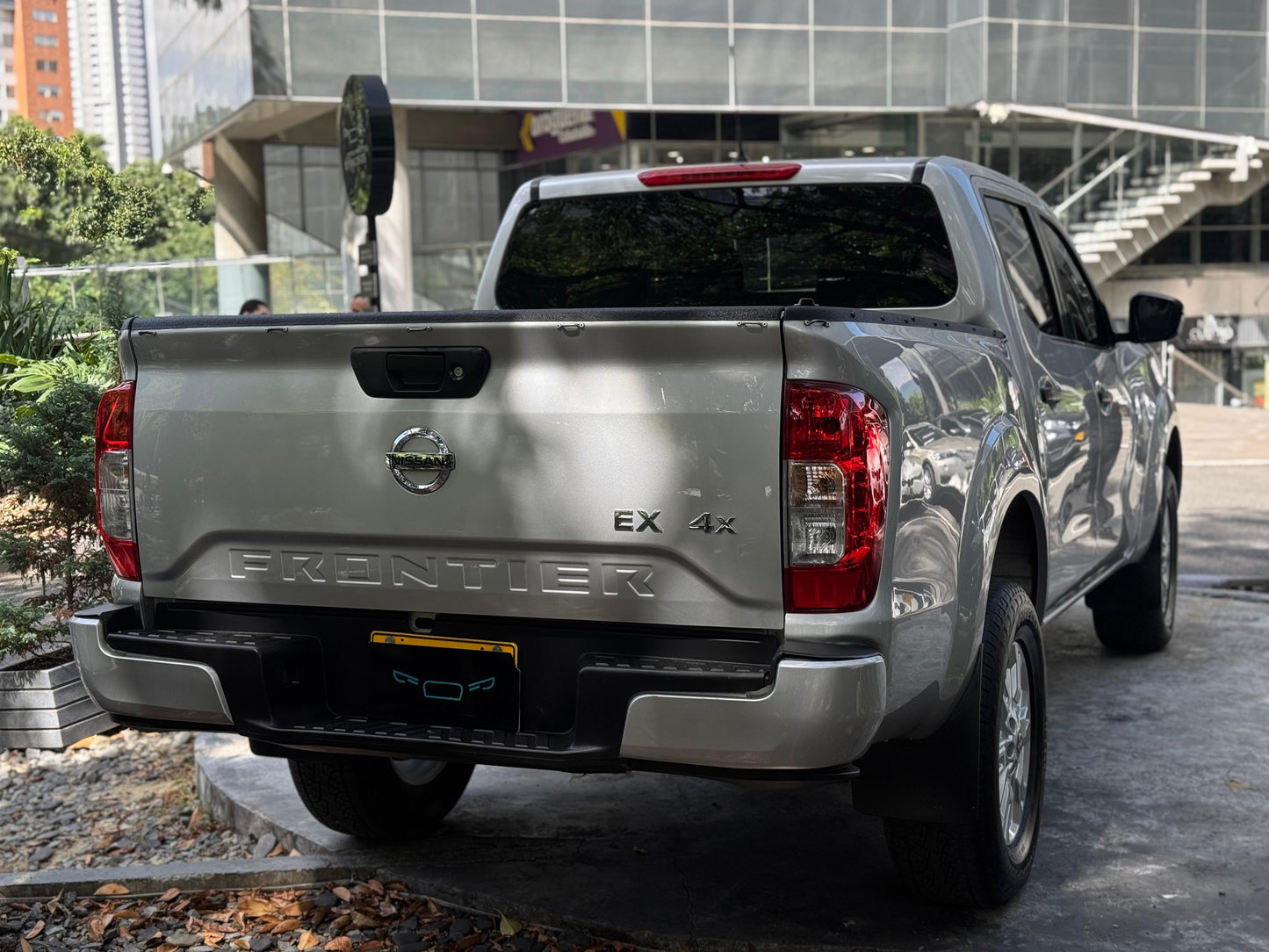 Nissan Frontier XE 2022 Salvamento Sura