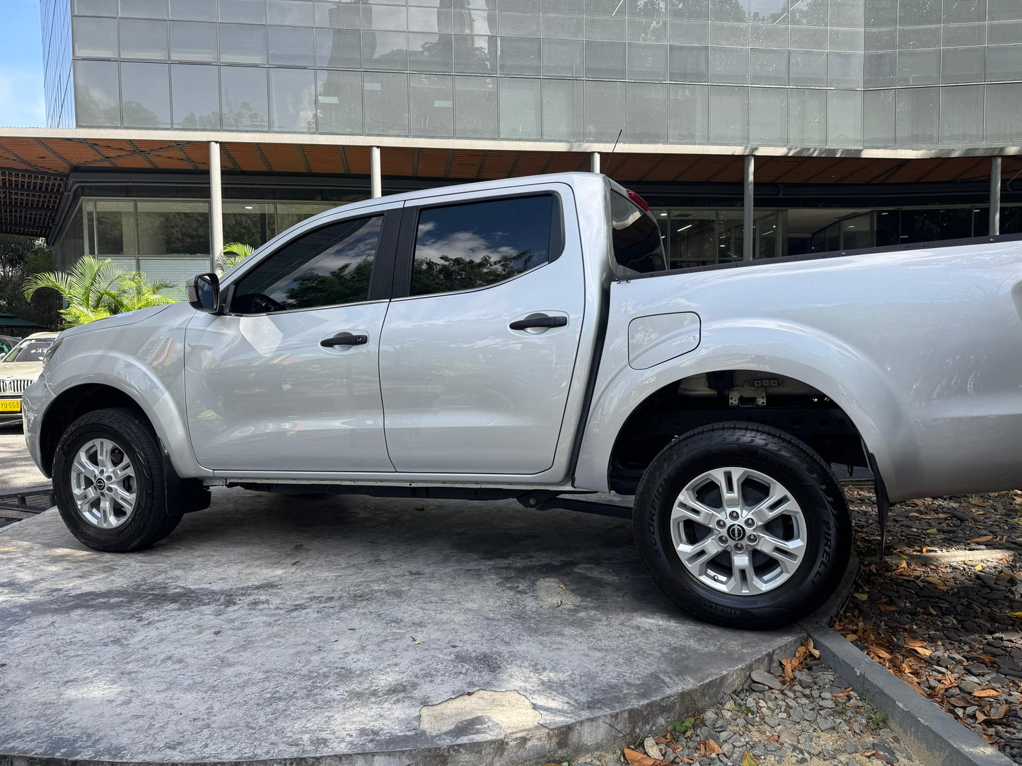 Nissan Frontier XE 2022 Salvamento Sura