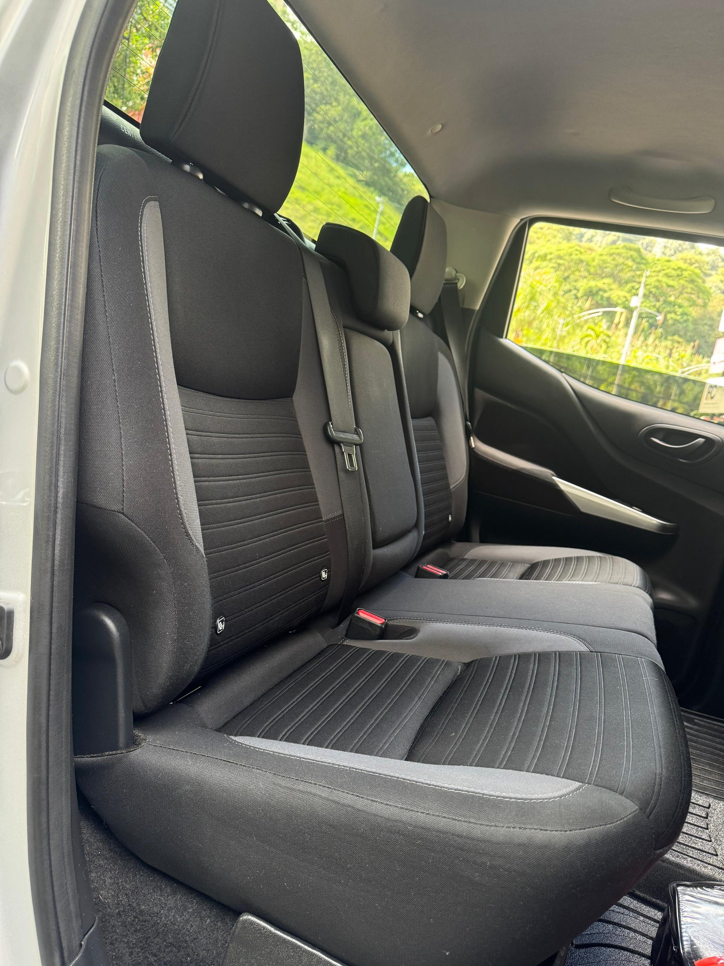 Nissan Frontier XE 2022 Salvamento Sura