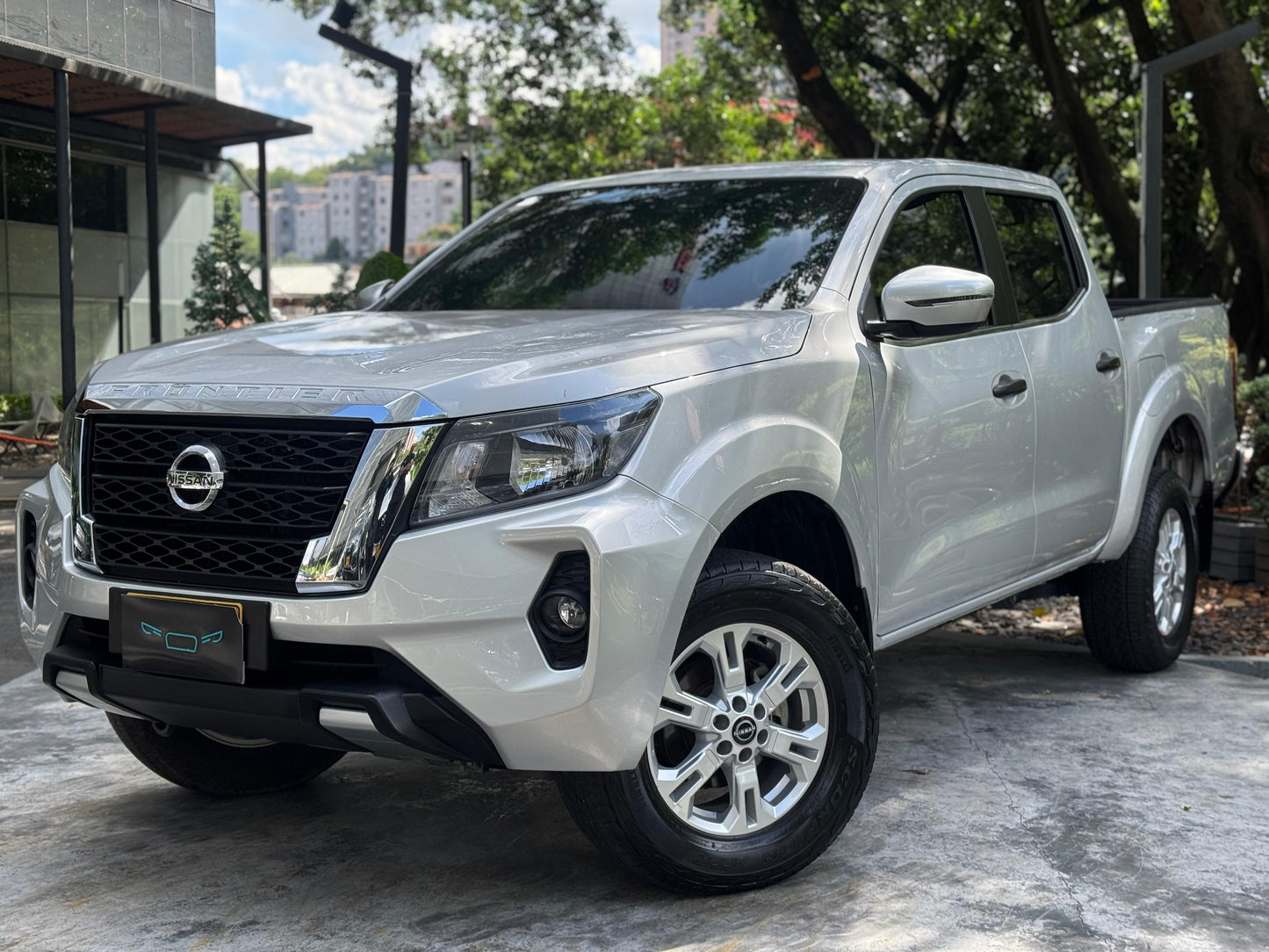 Nissan Frontier XE 2022 Salvamento Sura