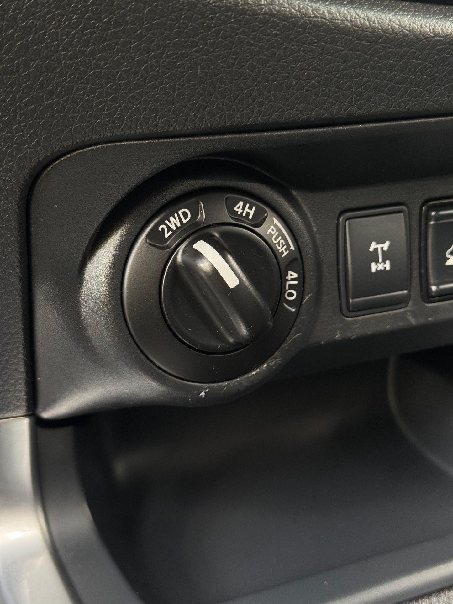 Nissan Frontier XE 2022 Salvamento Sura