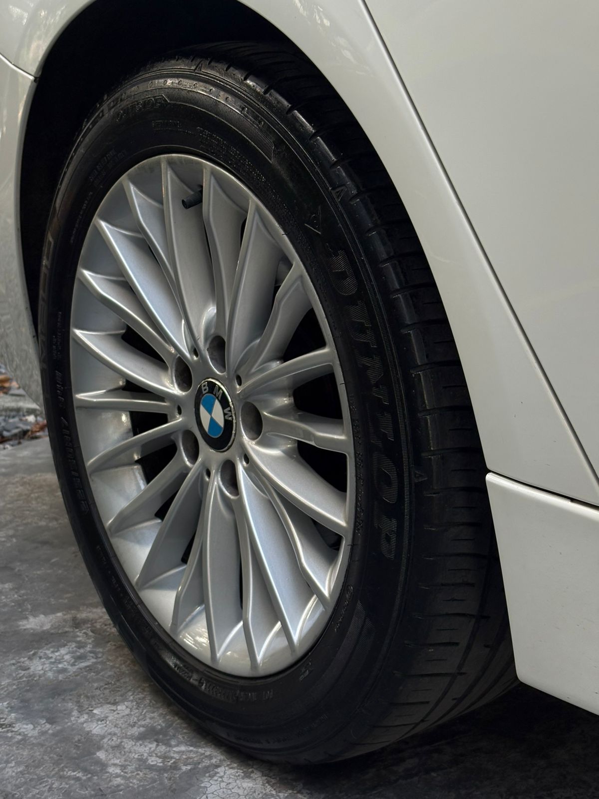 BMW 320i Luxury 2015