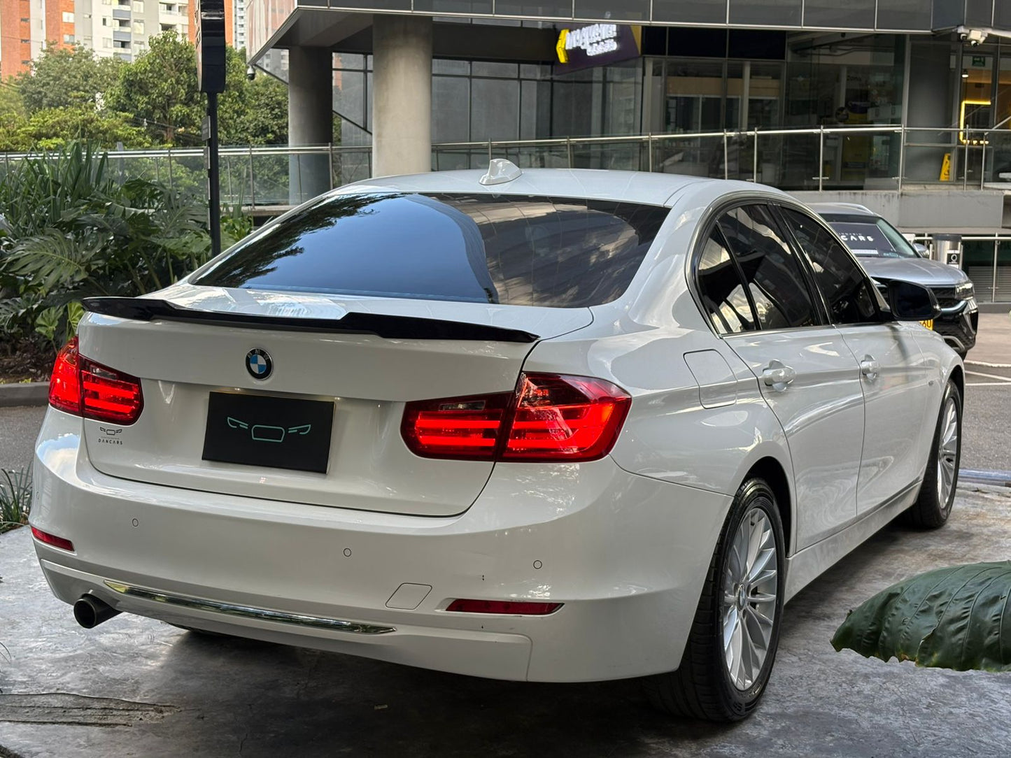 BMW 320i Luxury 2015