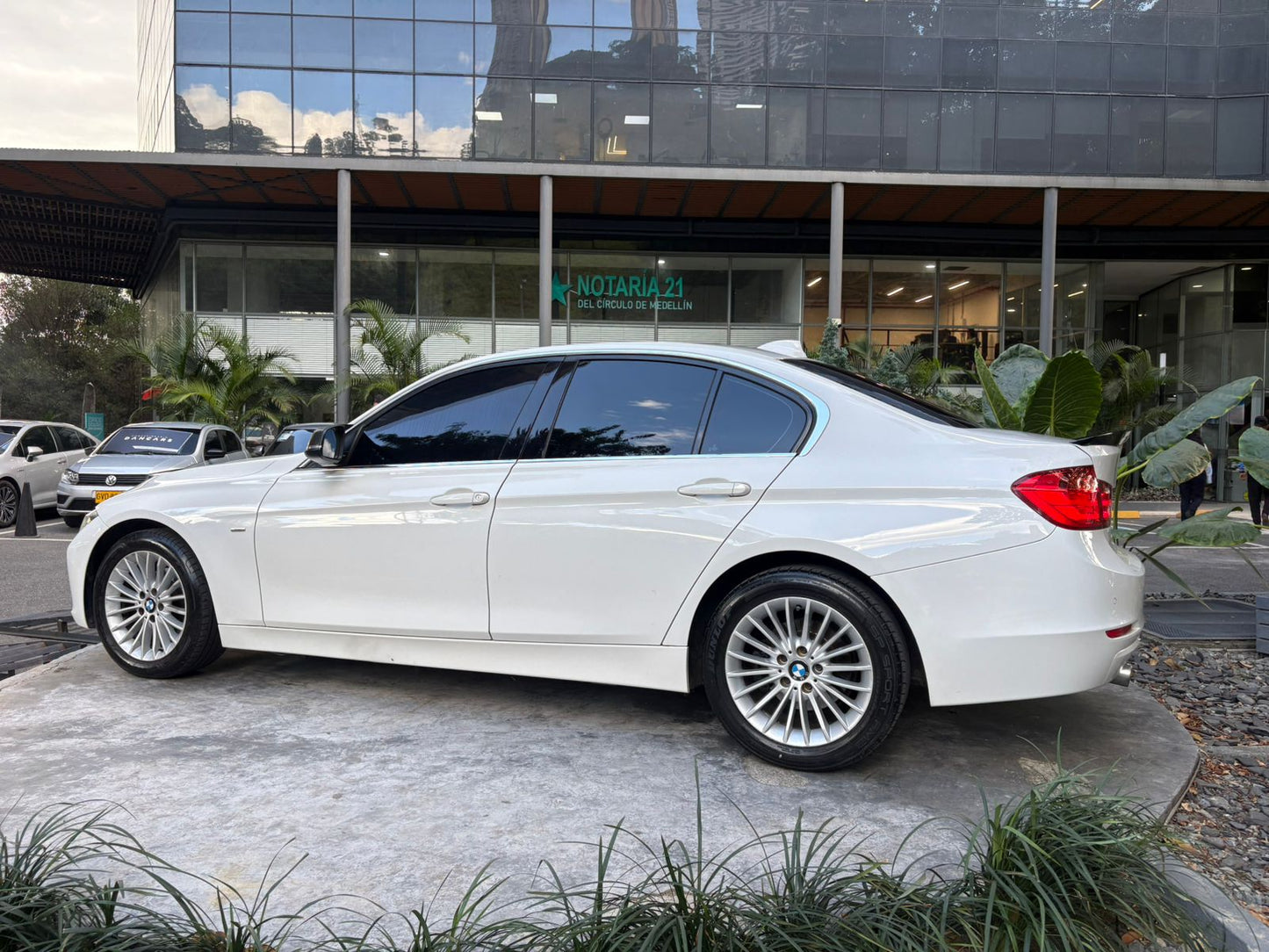 BMW 320i Luxury 2015