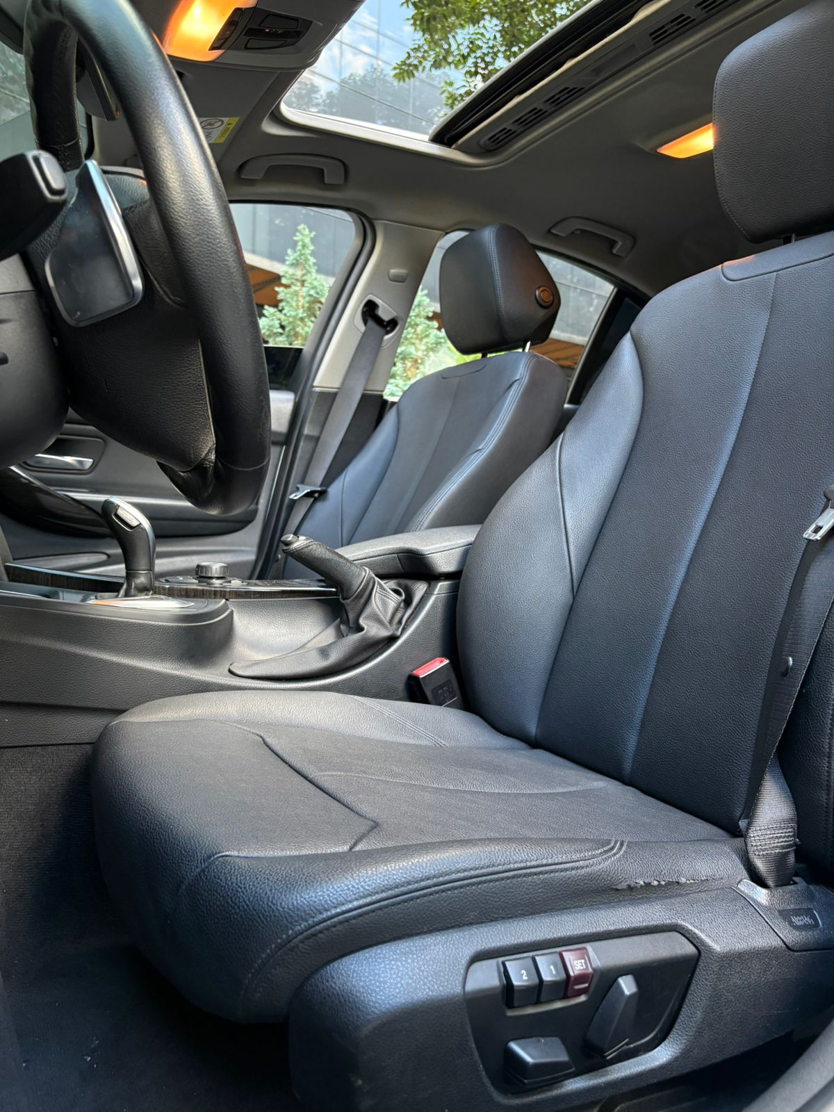 BMW 320i Luxury 2015
