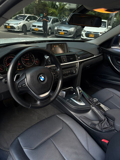 BMW 320i Luxury 2015