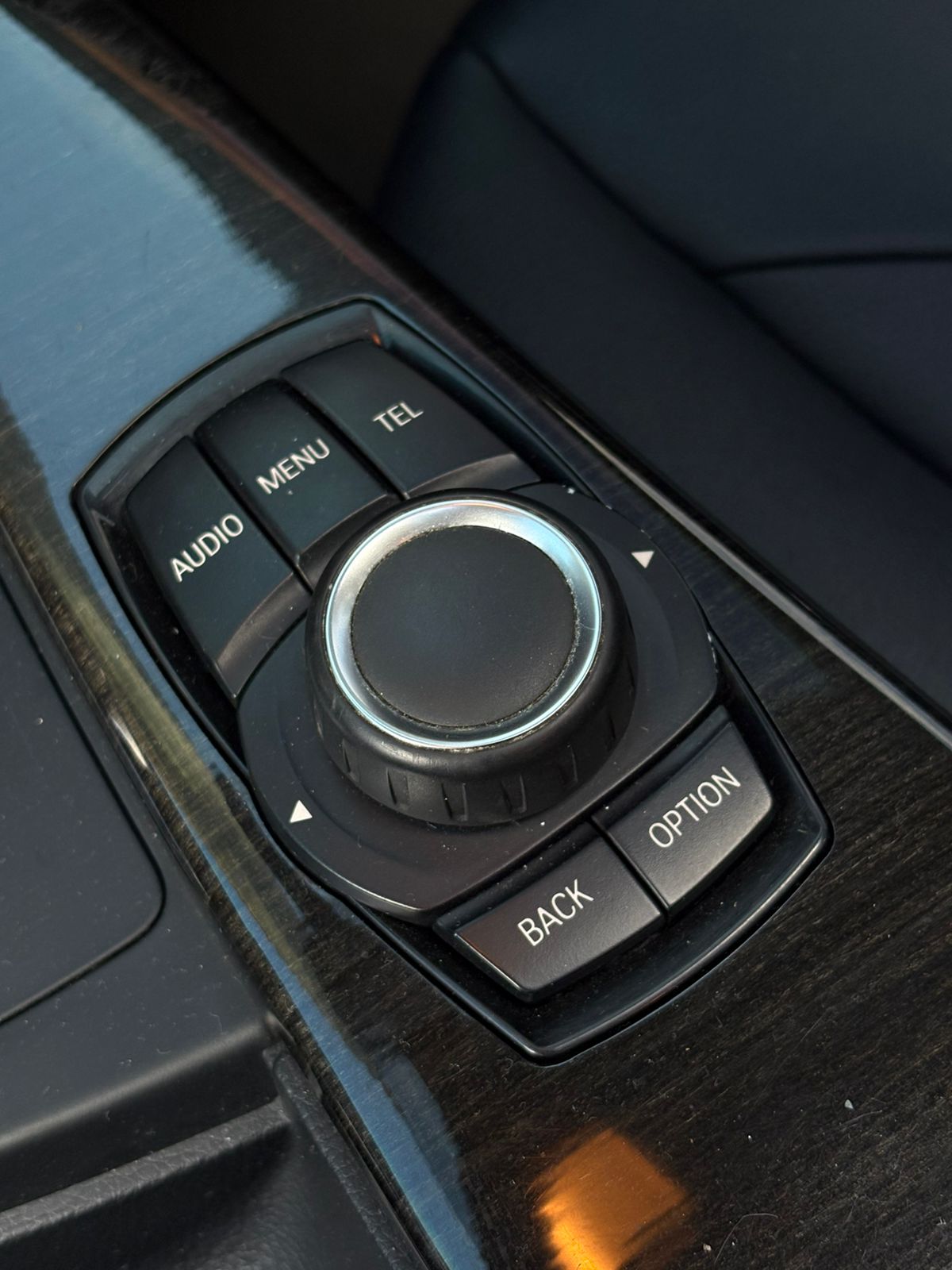 BMW 320i Luxury 2015