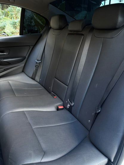 BMW 320i Luxury 2015