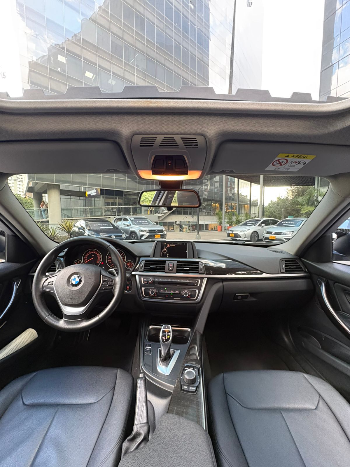 BMW 320i Luxury 2015